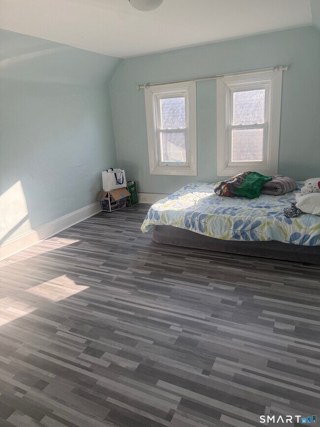 Building Photo - 26 Evergreen St