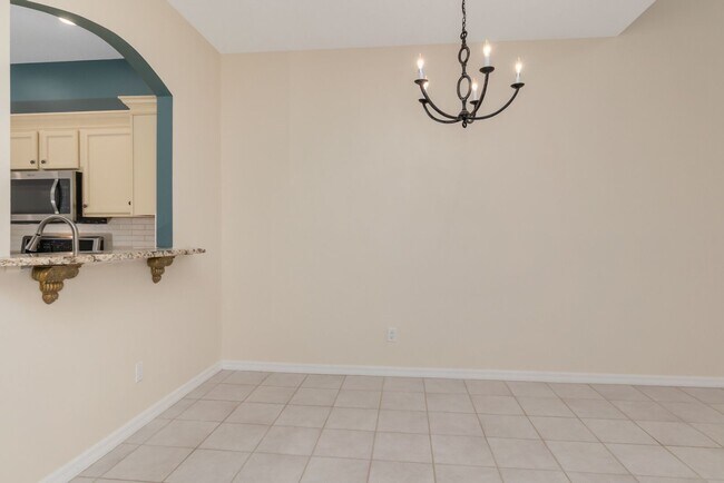 Building Photo - 308 Espana Ct