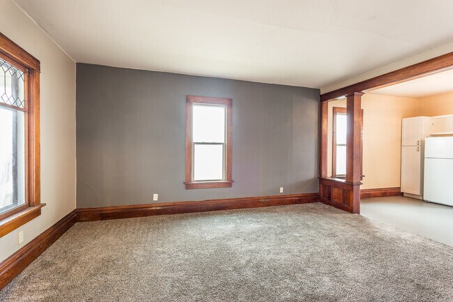 Building Photo - 1420 W 10th St