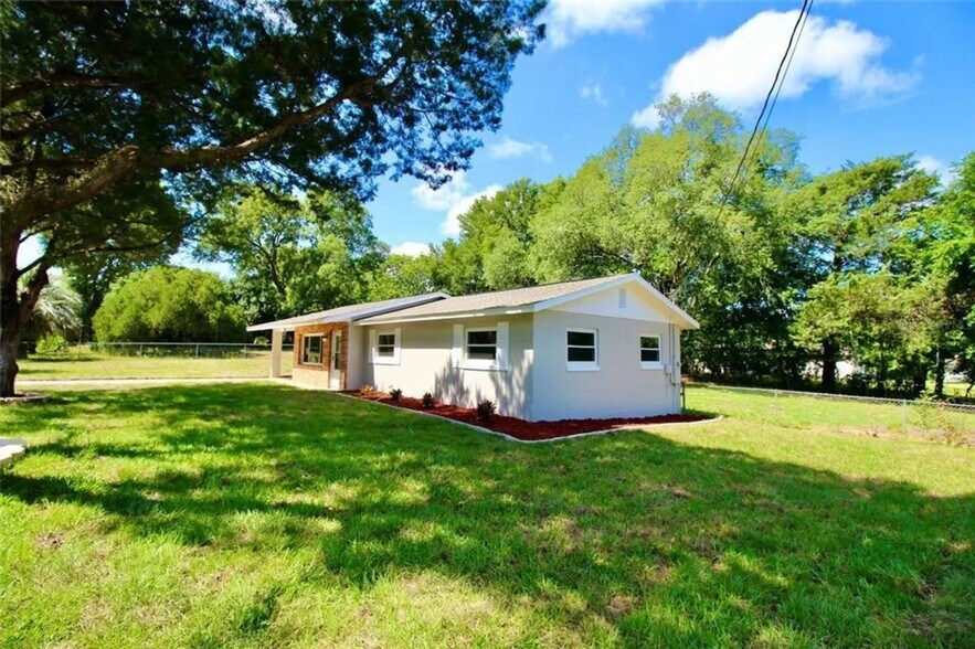 Building Photo - 2912 NE 25th Ct