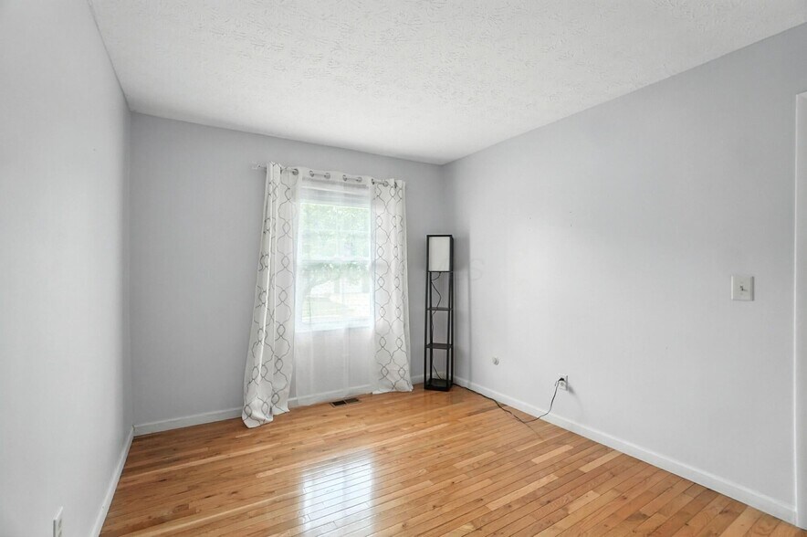 Building Photo - 5200 Williamsburg Cir