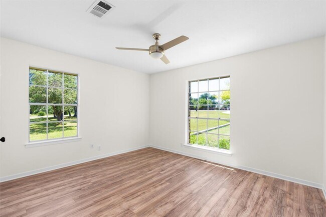 Building Photo - 301 Retha Dr