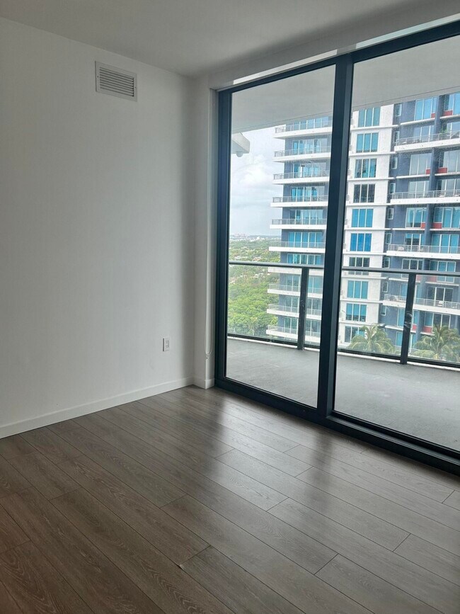 Building Photo - 1300 S Miami Ave