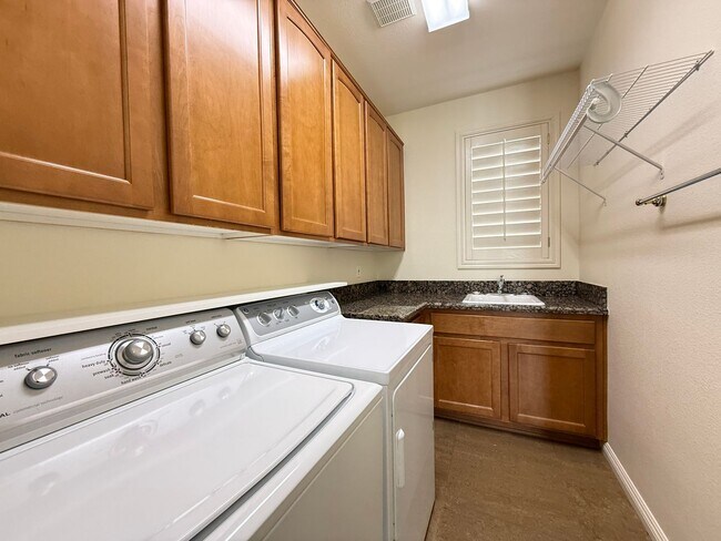 Building Photo - 10284 Sofferto Ave