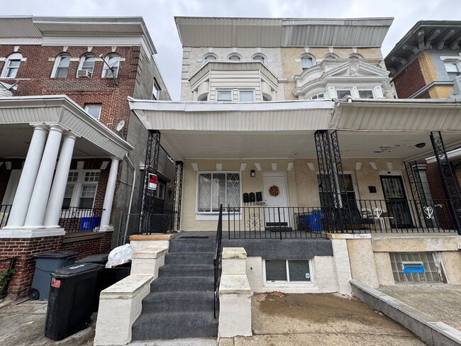 Building Photo - 4935 Walnut St