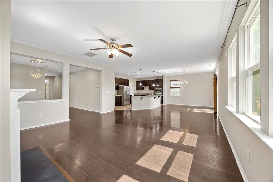 Building Photo - 5600 Yorkwood Dr