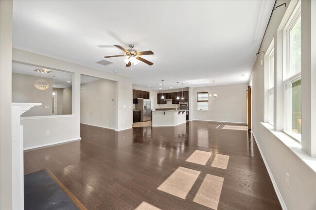 Building Photo - 5600 Yorkwood Dr