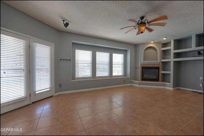 Building Photo - 6300 Franklin Vista Dr