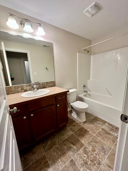 Building Photo - 3185 W Peninsula Dr