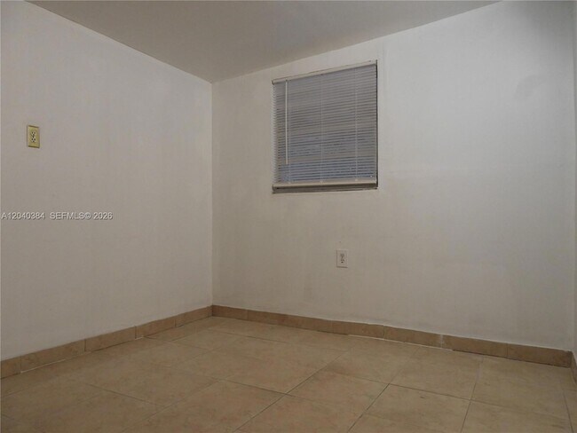 Building Photo - 1572 NE 149th St