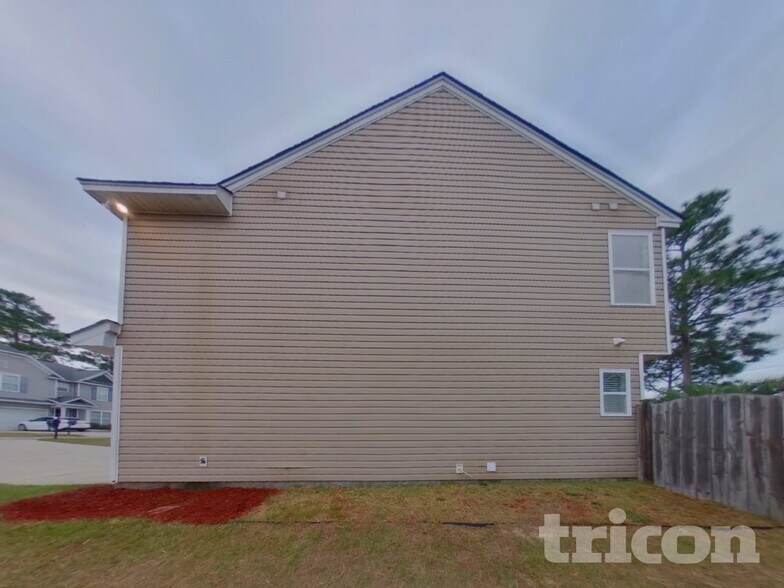 Building Photo - 233 Windy Hollow Dr