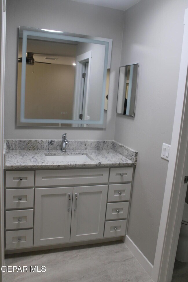 Building Photo - 3133 Fierro Dr