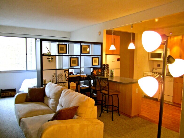 Building Photo - 5500 Friendship Blvd