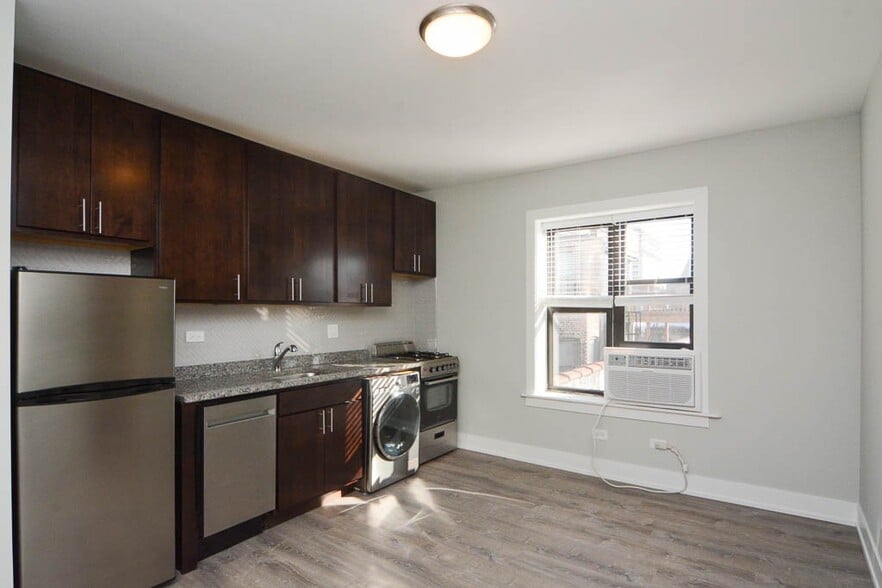 Building Photo - 533 W Belden Ave