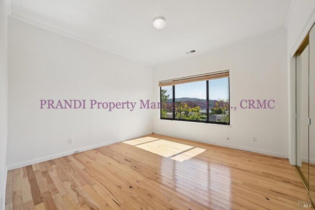 Building Photo - Panoramic View From This Strawberry Home w...