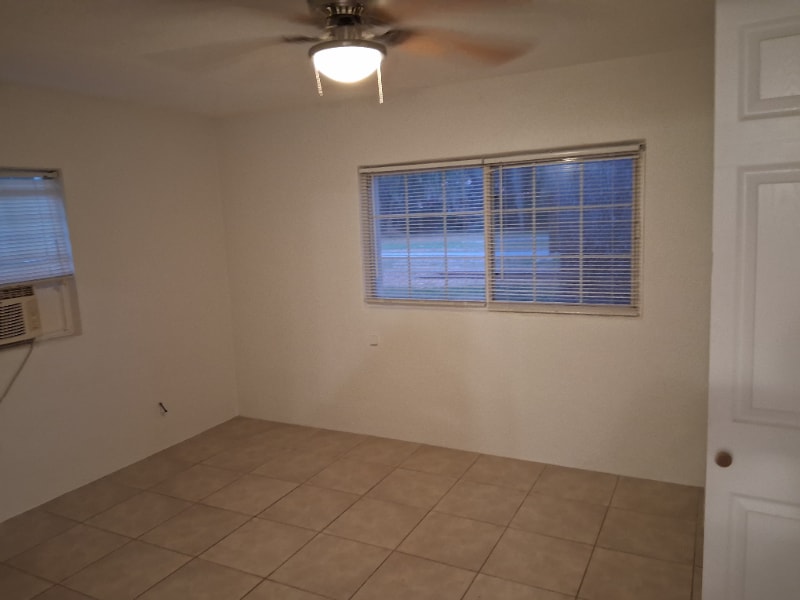 Building Photo - 1120 Northshore Dr