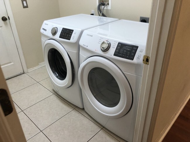 Building Photo - 10522 Angler Ct