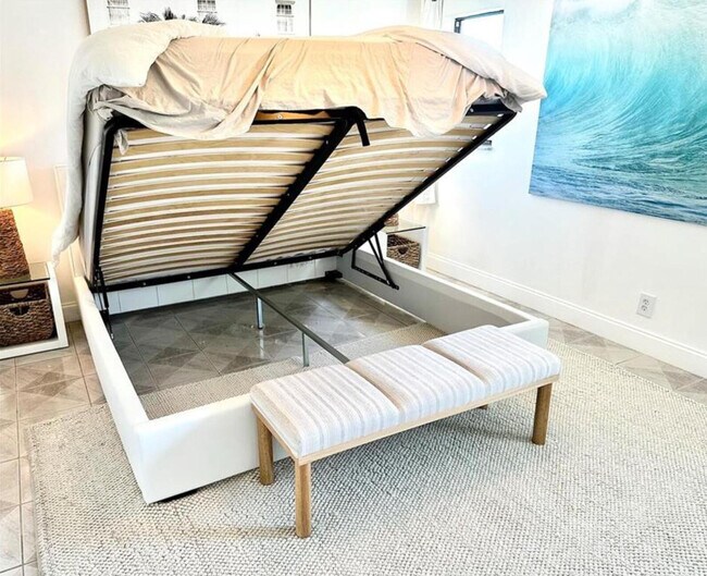 Building Photo - 1975 SE 3rd St