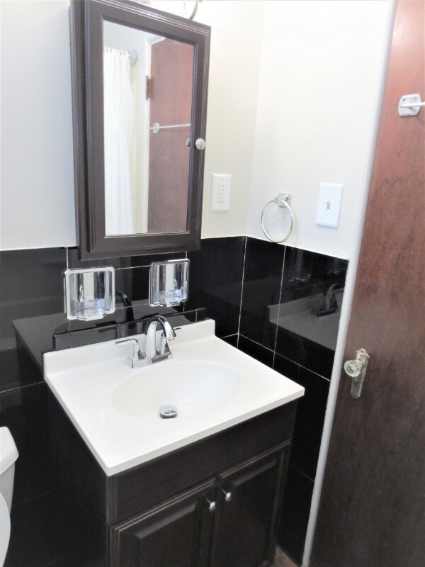 Building Photo - 5712 Phillips Ave