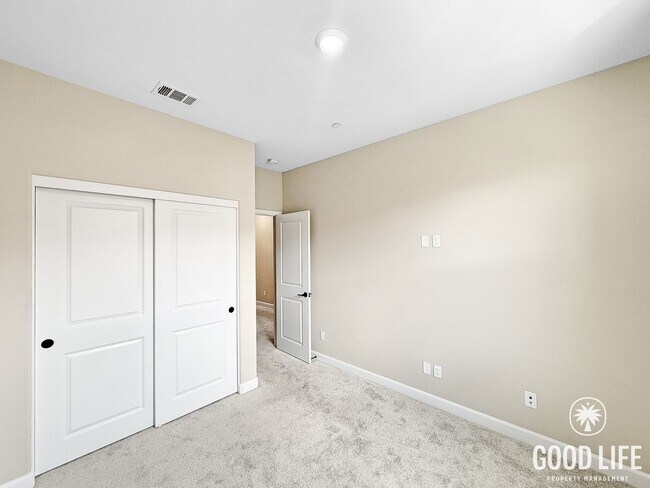 Building Photo - Bright 3BD/2.5BA Townhouse in Vista with Community Pool, In-Unit Laundry & 2-Car Garage