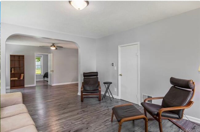 Building Photo - 388 Hillsdale St