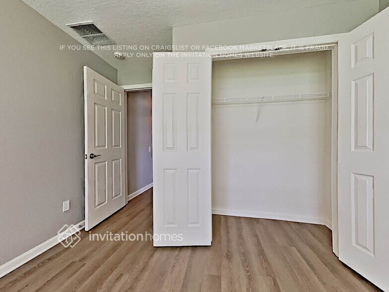 Building Photo - 1728 Setting Sun Loop