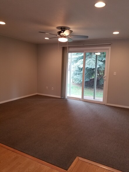 Building Photo - 1030 Davidson Dr