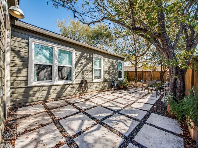 Building Photo - 3 Bedroom in Alamo Height ISD