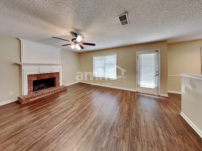 Building Photo - 230 Hunters Chase