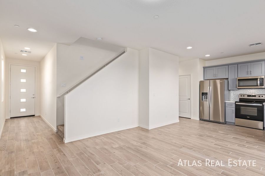 Building Photo - 3010 E Yale St