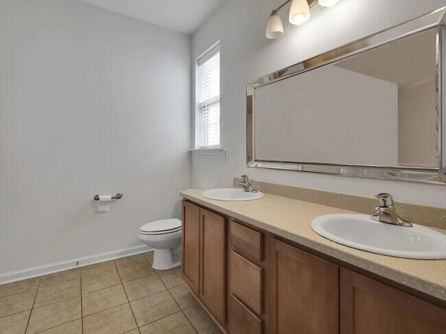 Building Photo - 3025 Four Oaks Blvd