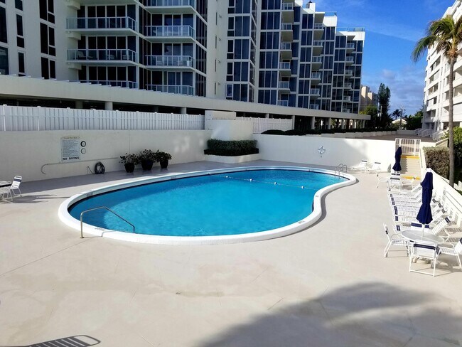 Building Photo - 3570 S Ocean Blvd