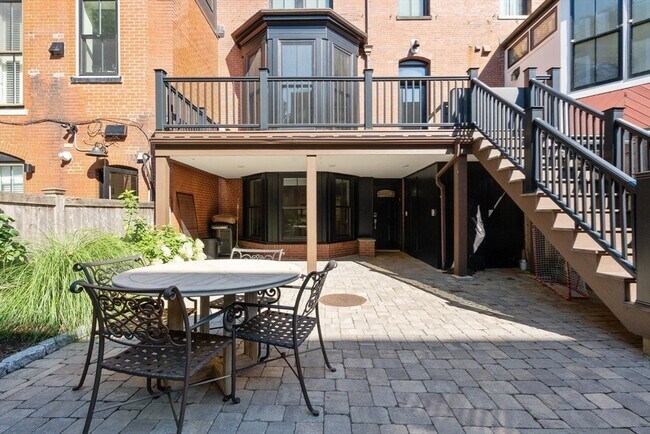 Building Photo - 57 Monmouth St