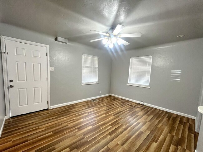 Building Photo - Stylish 2-Bedroom Home with Modern Upgrades!