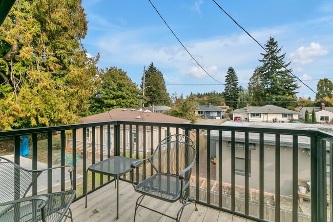 Building Photo - Private ADU available in Burien (garages n...