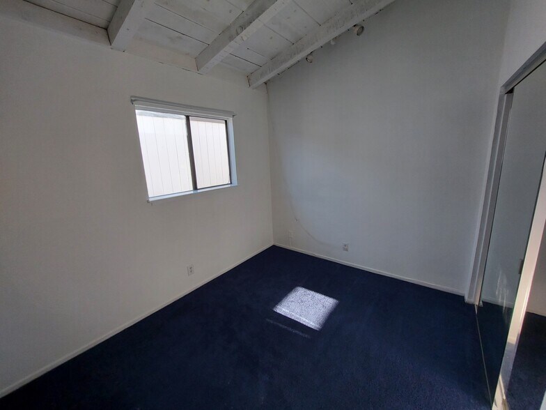 Building Photo - 205 Cedar St