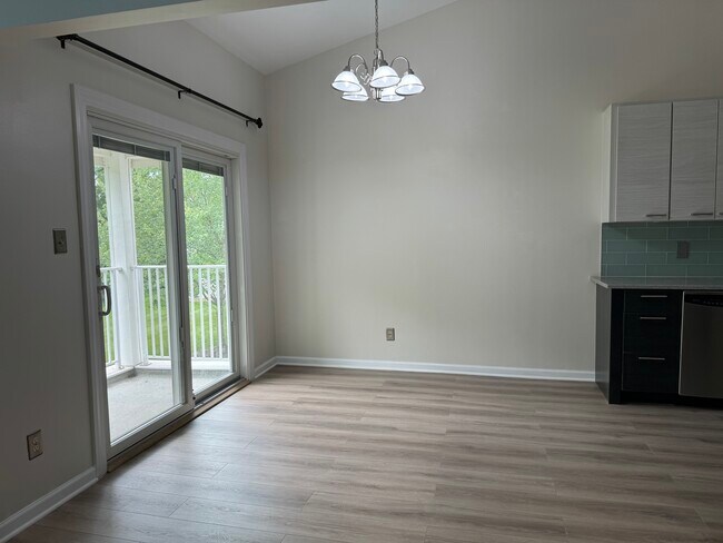 Building Photo - 1303 Golden Pl