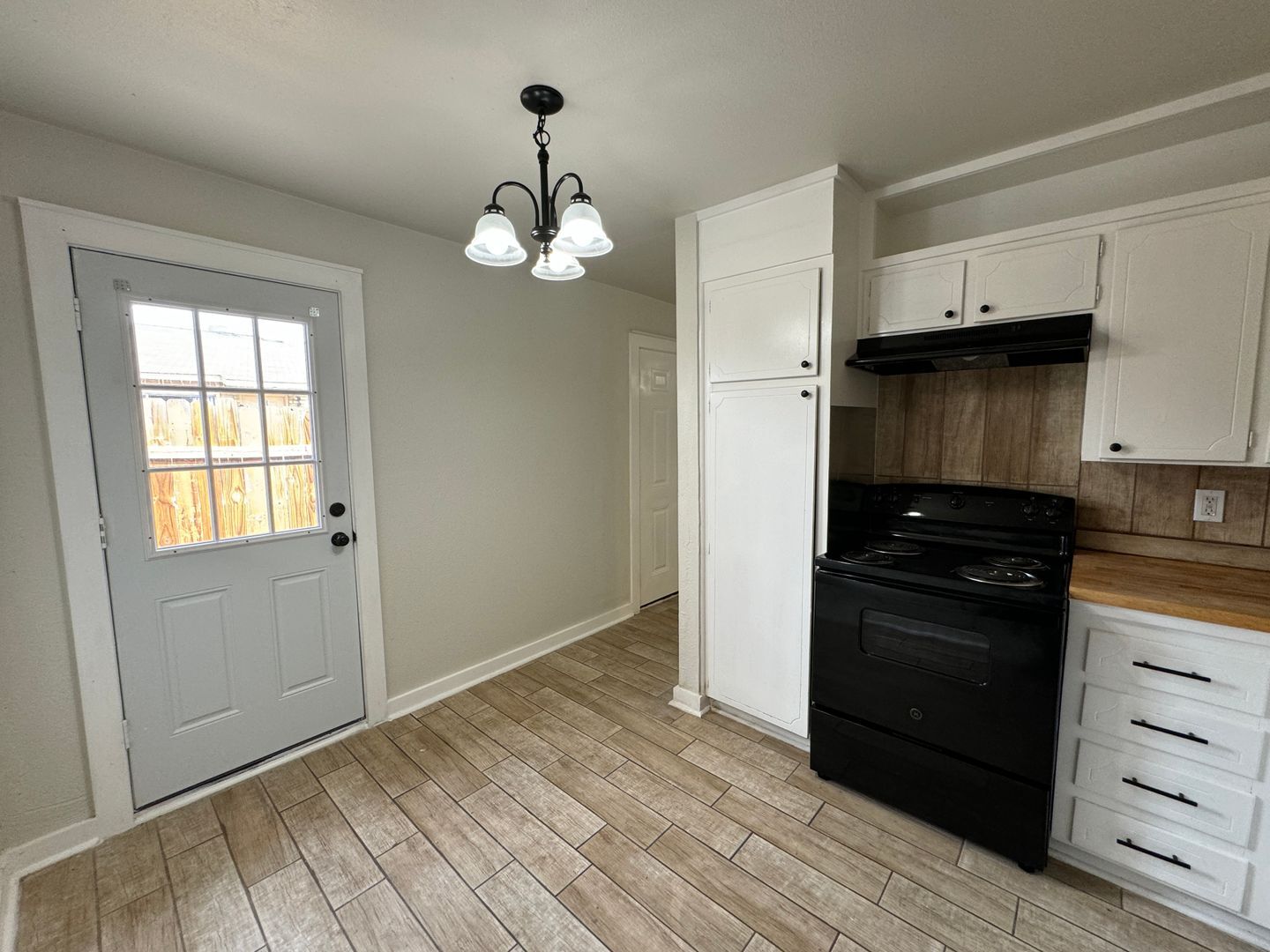 Building Photo - 2316 Andover Dr