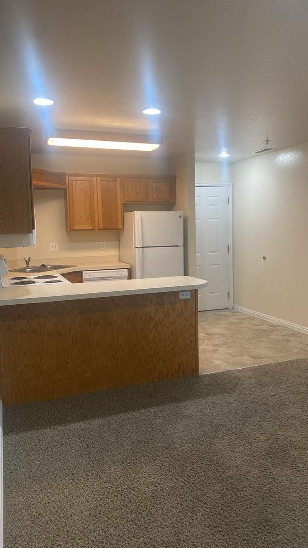 Building Photo - Great One Bedroom near Provo Rec Center, U...