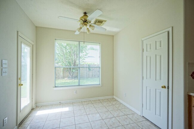 Building Photo - 918 Featherbrook Ct