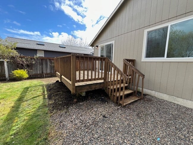 Building Photo - 3 Bedroom 2 Bath Forest Grove OR