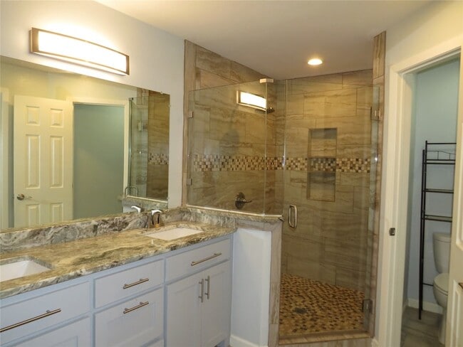 Building Photo - 1026 Thomas St