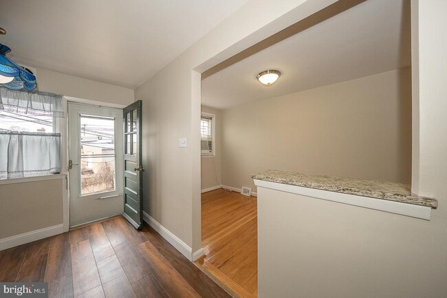 Building Photo - 130 Ivy Ct