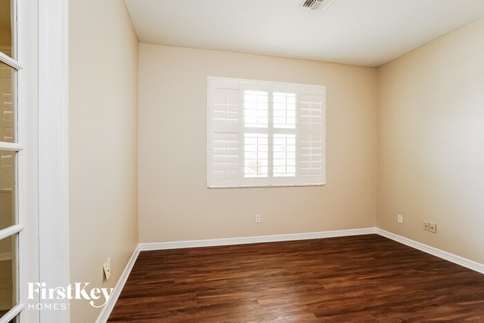 Building Photo - 479 Shadow Lakes Dr