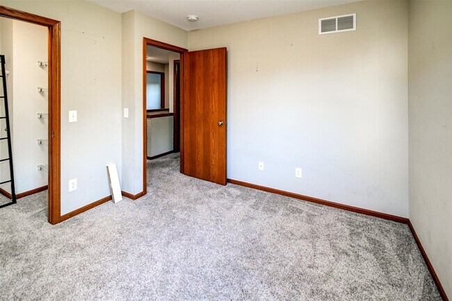 Building Photo - 2633 Koshkonong Way