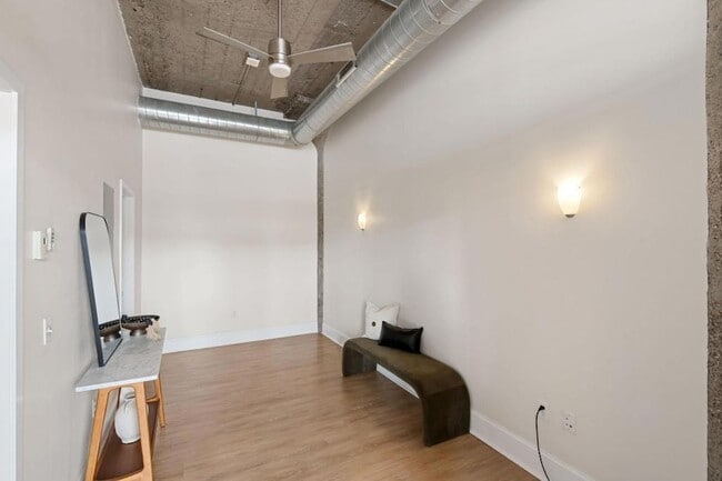 Building Photo - 521 S 7th St