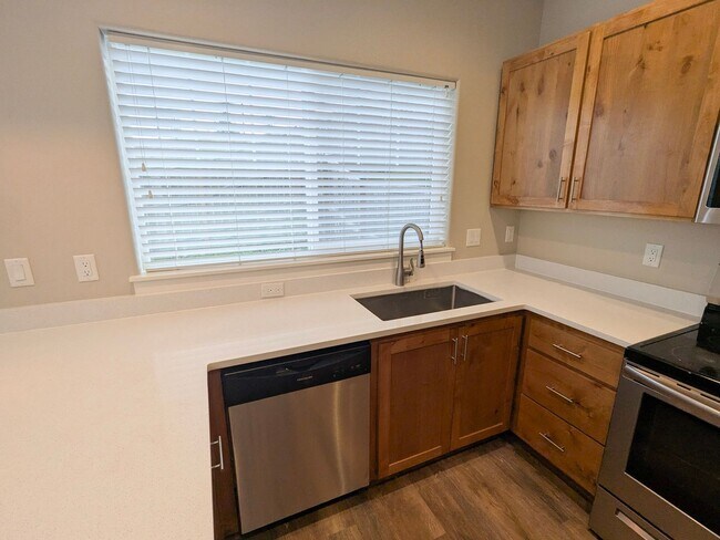 Building Photo - BIGFIR1069-1071