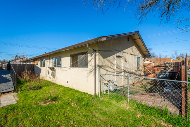 Building Photo - 1718 Grand Ave