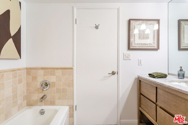 Building Photo - 9950 Durant Dr