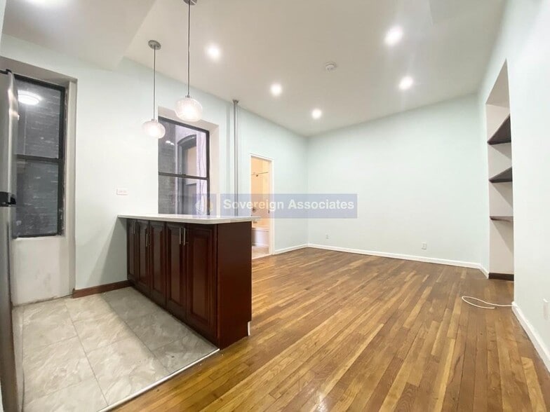 Primary Photo - 240 W 104th St